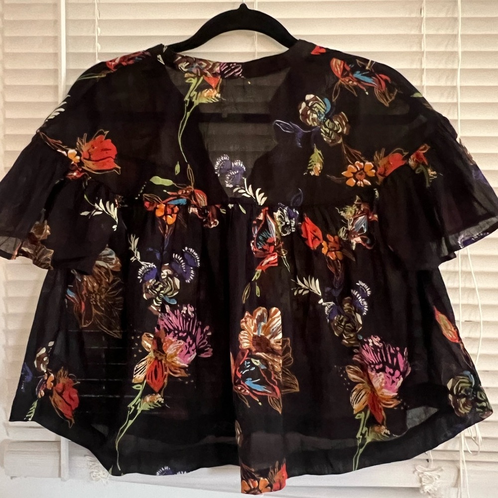 NWOT 🍂🍁Free People🍂🍁Black Floral Swing Top Size S